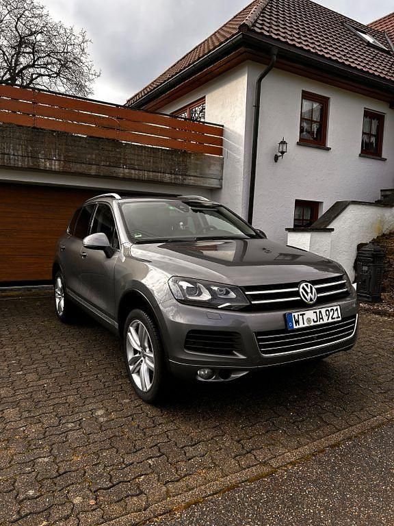Grau Gebraucht 2011 VW Touareg SUV | 20.500 € (Teuer) - Bild 1/4