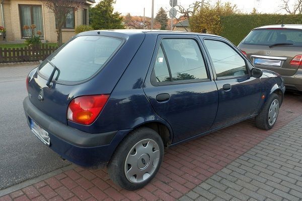 Gebraucht Ford Fiesta 50 PS (36 kW) 2001 Blau Kleinwagen