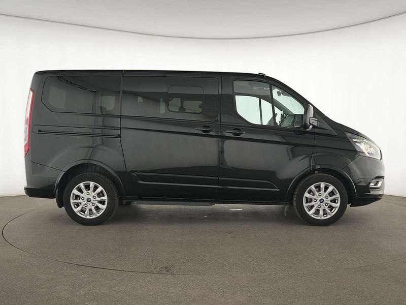 Gebraucht Ford Tourneo Titanium 131 PS (96 kW) 2022 Obsidian schwarz Van / Kleinbus