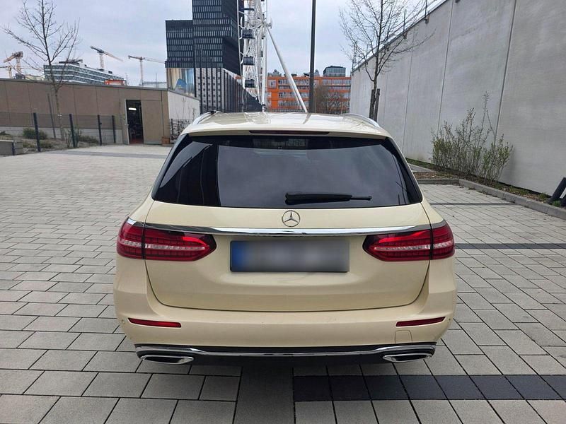 Gebraucht Mercedes E220 200 PS (147 kW) 2023 Gelb Kombi