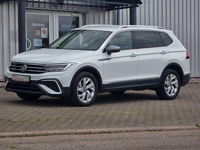 Weiß Gebraucht 2022 VW Tiguan Allspace Life SUV | 28.590 € (Fairer Preis) - Bild 1/4