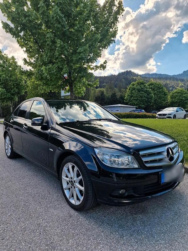 Schwarz Gebraucht 2010 Mercedes C200 Limousine | 6.499 € - Bild 1/4
