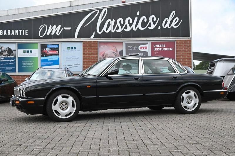 Gebraucht Jaguar XJ8 Sovereign 284 PS (208 kW) 1998 Schwarz Limousine