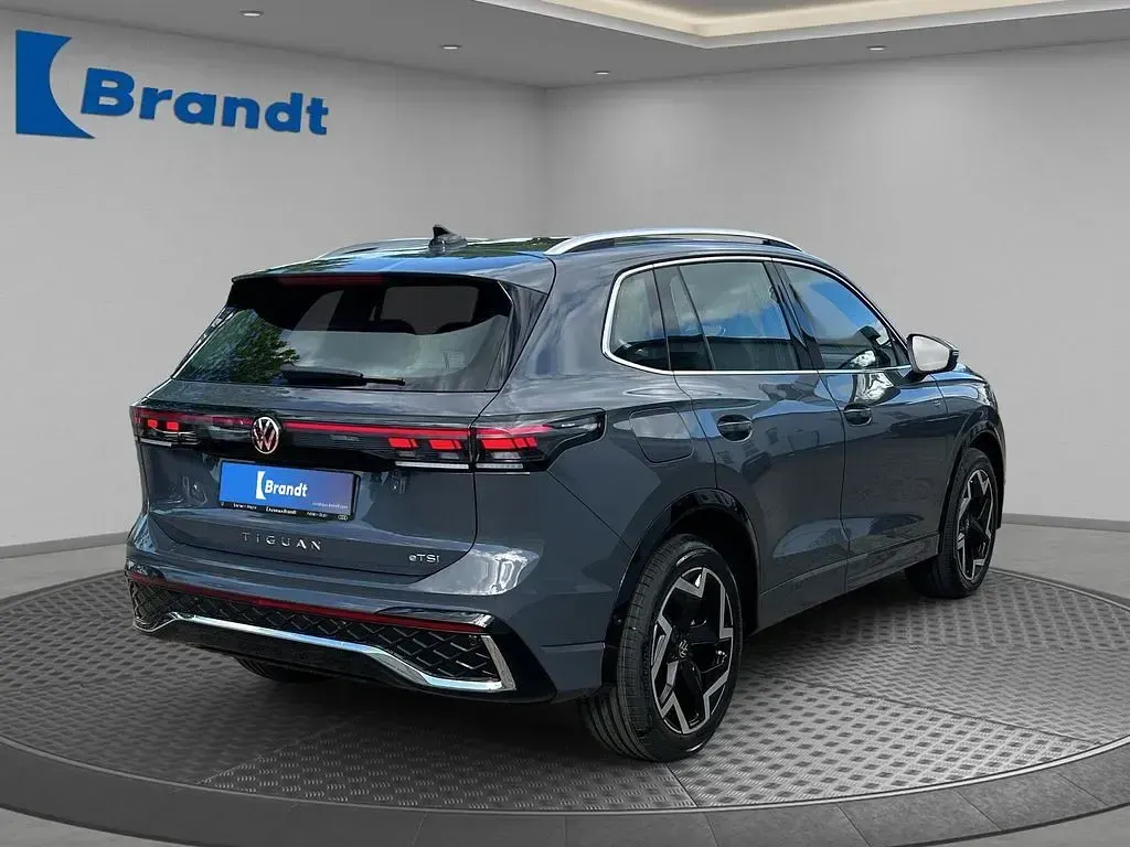 Neu VW Tiguan R-line 150 PS (110 kW) 2026 Grau SUV