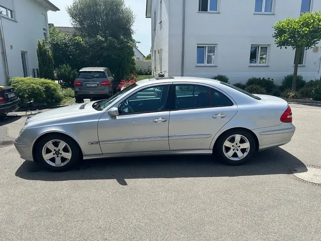 Gebraucht Mercedes E270 Avantgarde 177 PS (130 kW) 2003 Silber Limousine