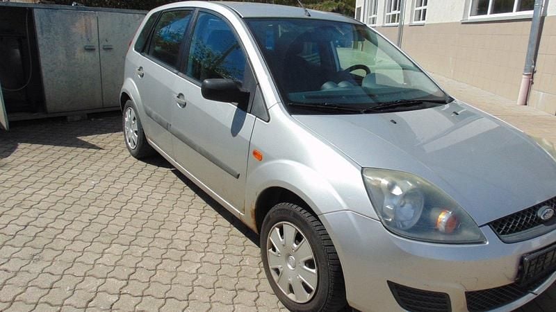 Second-hand Ford Fiesta 80 CP (58 kW) 2007 Argintiu Hatchback