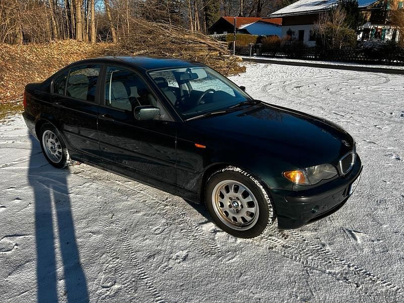 Grün Gebraucht 2002 BMW 318 Limousine | 2.315 € (Guter Preis) - Bild 1/4