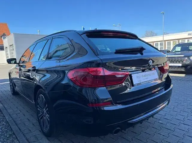 Gebraucht BMW 520 Sport Line 190 PS (139 kW) 2018 Schwarz Kombi