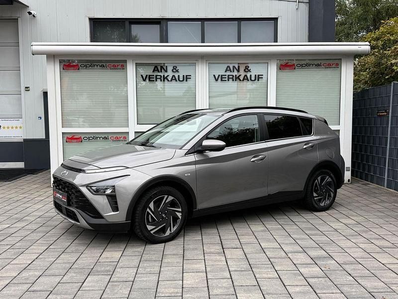 Grau Gebraucht 2021 Hyundai Bayon Trend SUV | 16.950 € (Etwas zu teuer) - Bild 1/4
