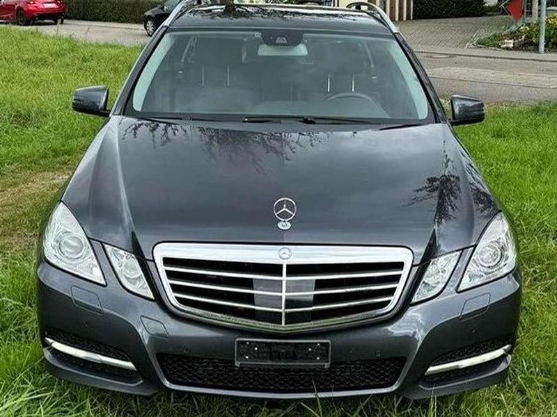 Usata Mercedes E350 265 CV (194 kW) 2011 Grigio Station wagon