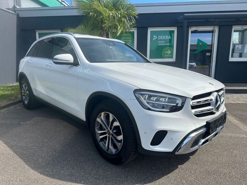 Weiß Gebraucht 2021 Mercedes 200 SUV | 29.490 € (Guter Preis) - Bild 1/4