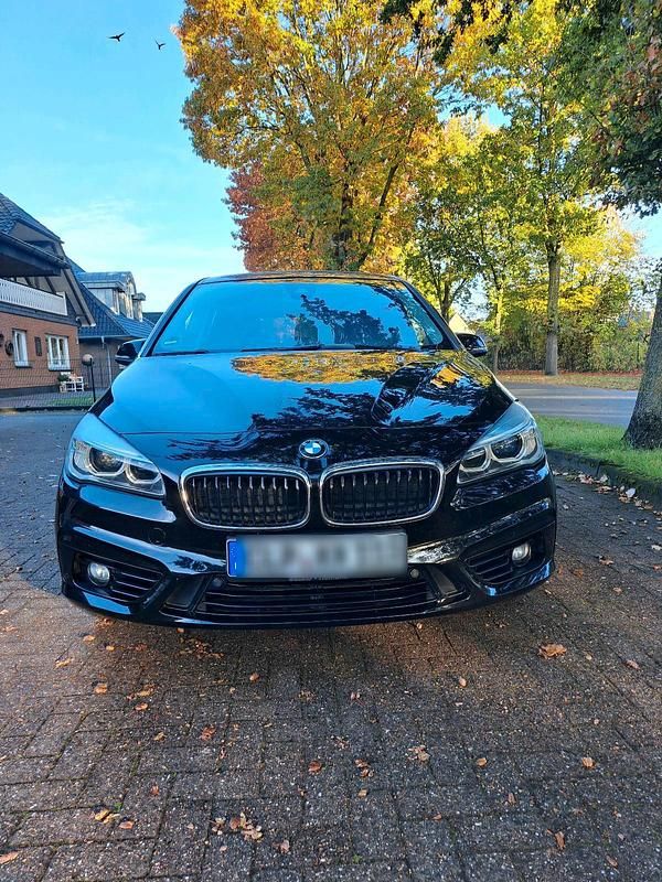 Schwarz Gebraucht 2015 BMW 218 Gran Tourer Performance Van / Kleinbus | 13.400 € (Teuer) - Bild 1/4