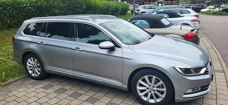 Silber Gebraucht 2019 VW Passat Highline Kombi | 16.399 € (Fairer Preis) - Bild 1/4