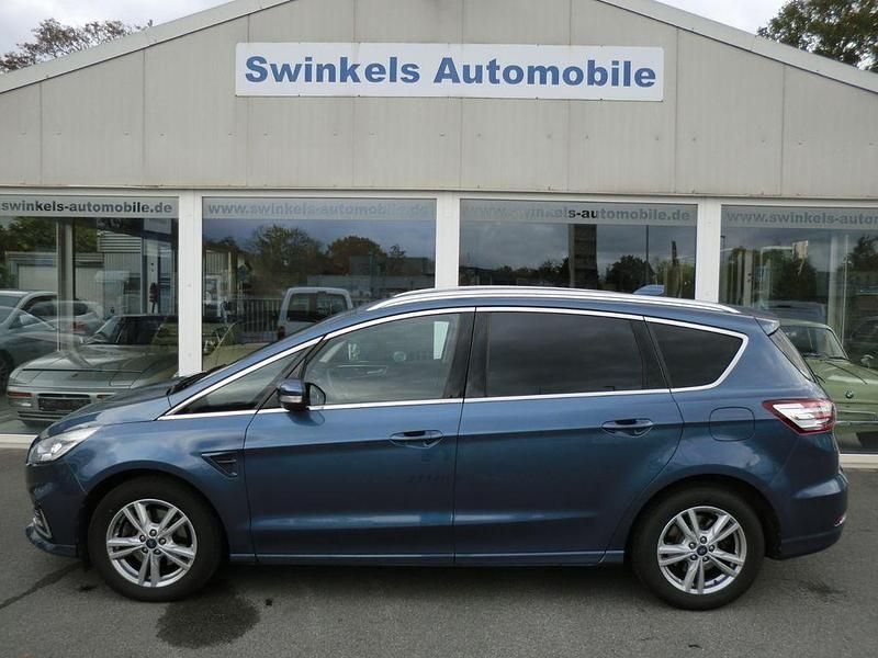 Blau Gebraucht 2022 Ford S-MAX Titanium Van / Kleinbus | 22.990 € (Superpreis) - Bild 1/4