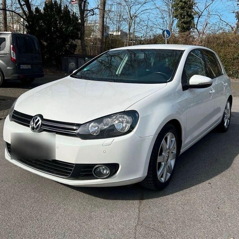 Weiß Gebraucht 2009 VW Golf VI Comfortline Limousine | 6.500 € (Teuer) - Bild 1/4