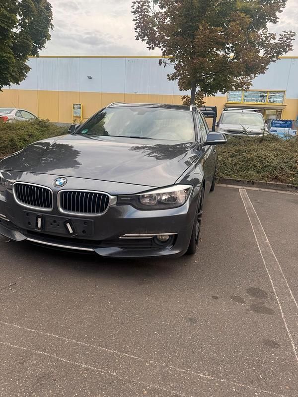 Grau Gebraucht 2015 BMW 320 Shadowline Kombi | 14.500 € (Superpreis) - Bild 1/4