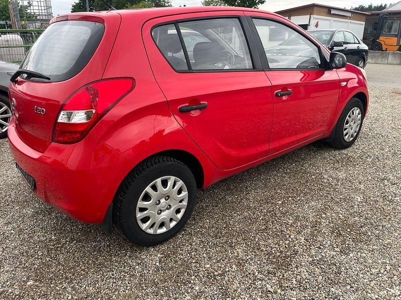 Rot Gebraucht 2011 Hyundai i20 Edition+ Limousine | 3.500 € (Guter Preis) - Bild 1/4