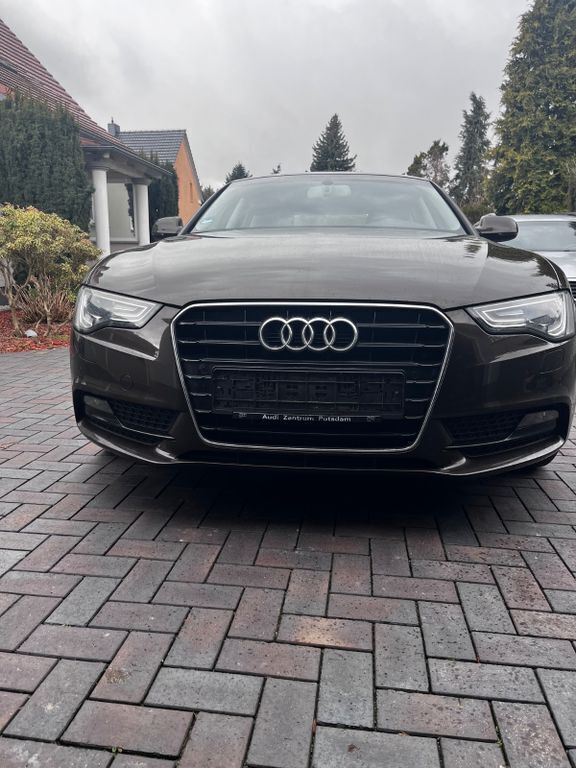 Braun Gebraucht 2012 Audi A5 Sportback Ambiente Limousine | 13.150 € (Fairer Preis) - Bild 1/4