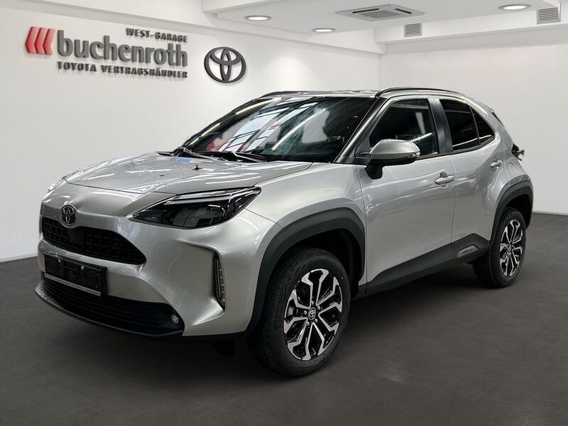 Shimmeringsilver Neu 2025 Toyota Yaris Cross Team SUV | 32.490 € (Fairer Preis) - Bild 1/4