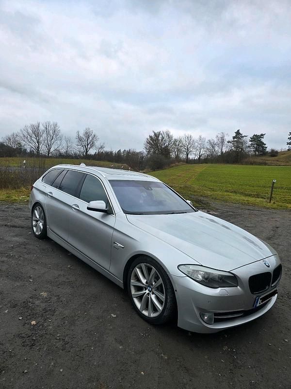 Gebraucht BMW 530 258 PS (189 kW) 2012 Silber Kombi