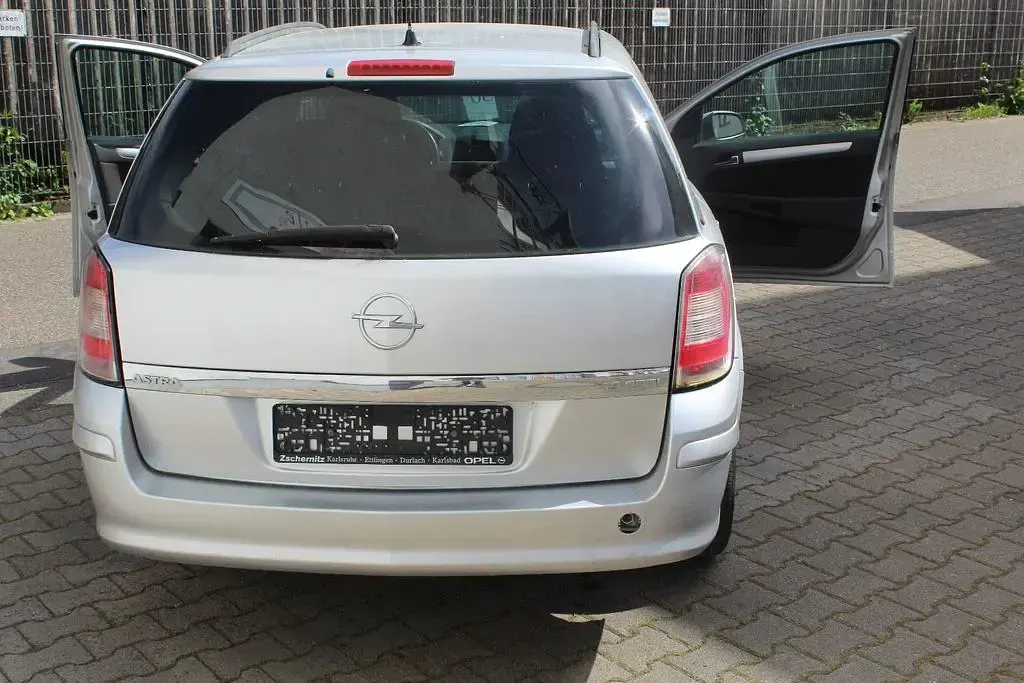Gebraucht Opel Astra Sport 140 PS (102 kW) 2007 Silber Limousine