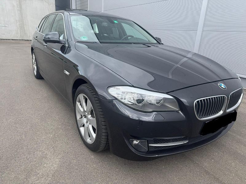 Grau Gebraucht 2013 BMW 520 Comfort Edition Kombi | 11.700 € (Etwas zu teuer) - Bild 1/4