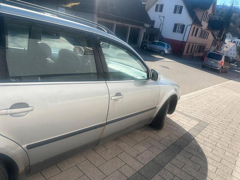 Gebraucht VW Passat 101 PS (74 kW) 2004 Silber Kombi