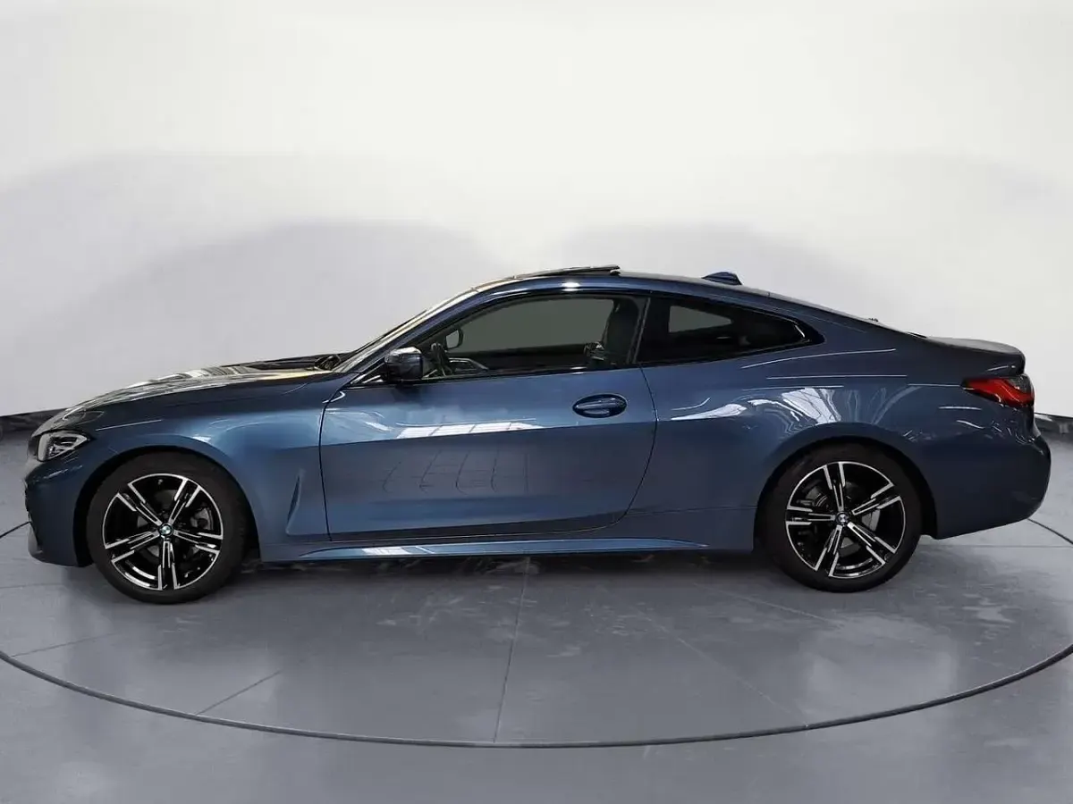 Gebraucht BMW 420 Coupé M Sport 184 PS (135 kW) 2022 Arctic race blue metallic Coupé