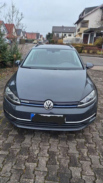Grau Gebraucht 2019 VW Golf VII Comfortline Kombi | 15.500 € (Etwas zu teuer) - Bild 1/4