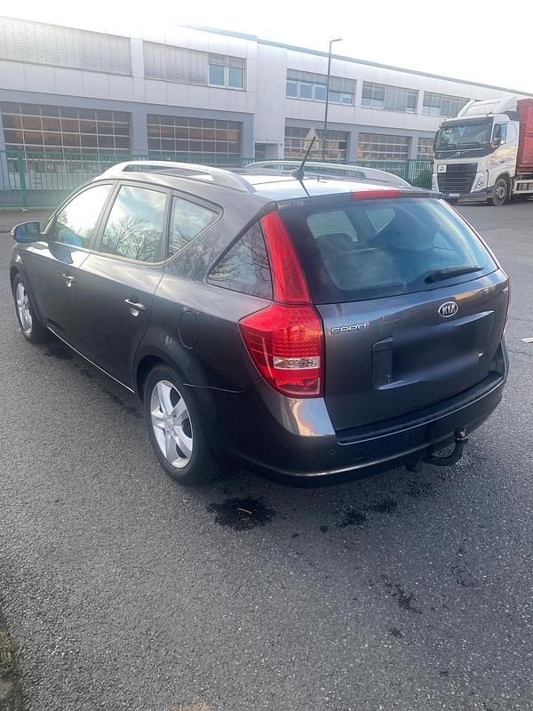 Usado Kia Ceed 128 HP (94 kW) 2011 Cinzento Citadino