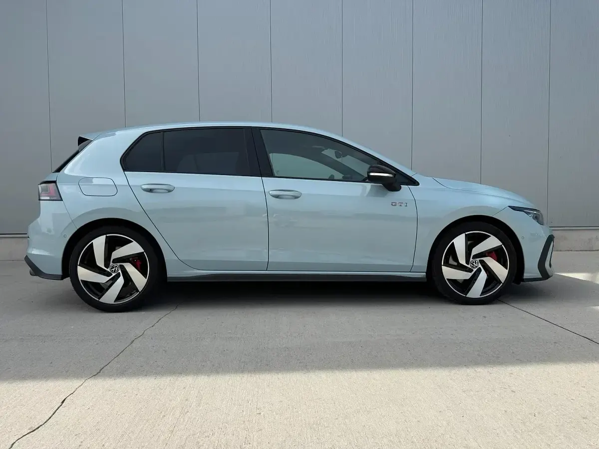 Gebraucht VW Golf VIII Style 265 PS (194 kW) 2025 Blau Limousine