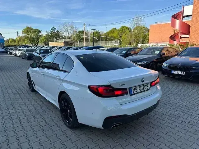 Gebraucht BMW 545e M Sport 394 PS (289 kW) 2023 Weiß Limousine