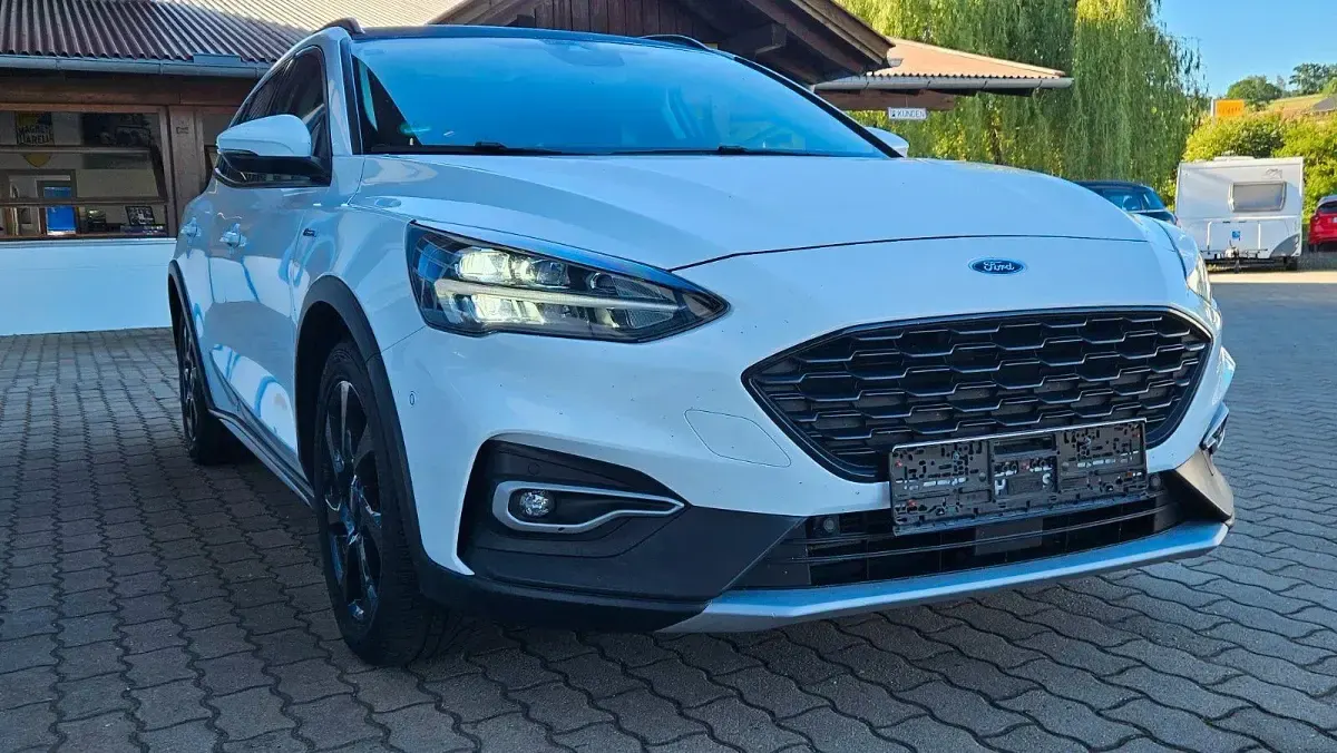 Gebraucht Ford Focus Active 125 PS (91 kW) 2019 Weiß Kombi