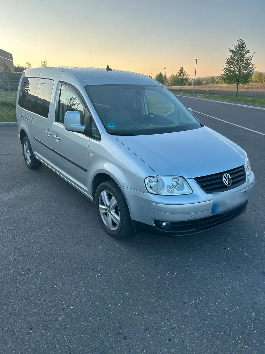 Gebraucht VW Caddy Maxi 105 PS (77 kW) 2009 Silber Van / Kleinbus