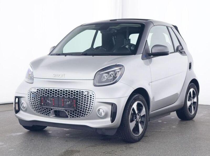 Cool silver (metallic) Gebraucht 2024 Smart ForTwo Electric Drive Exclusive Cabrio | 18.888 € (Fairer Preis) - Bild 1/4