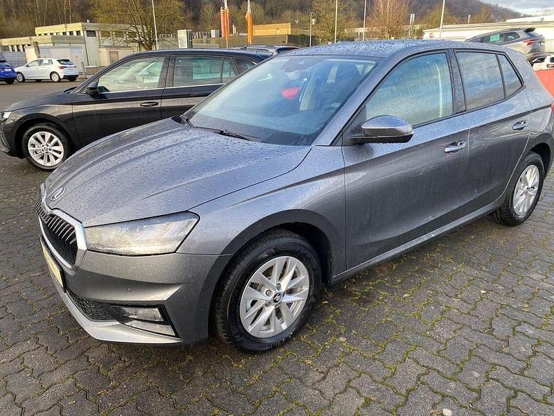 Neu Skoda Fabia Selection 116 PS (85 kW) 2025 Graphitegrau metallic Limousine