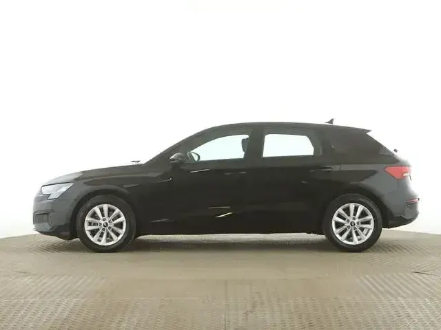 Gebraucht Audi A3 Basis 110 PS (80 kW) 2022 Brillantschwarz Limousine