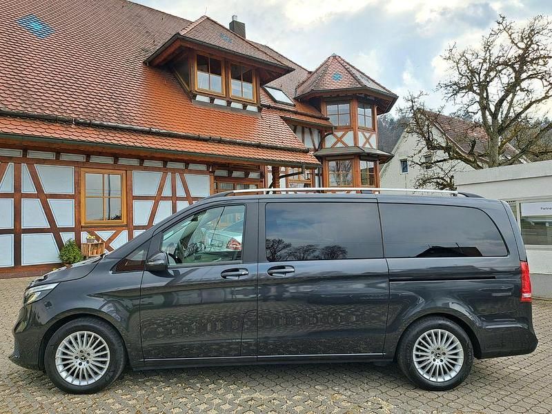 Gebraucht Mercedes V220 Edition 163 PS (119 kW) 2019 Grau Van / Kleinbus