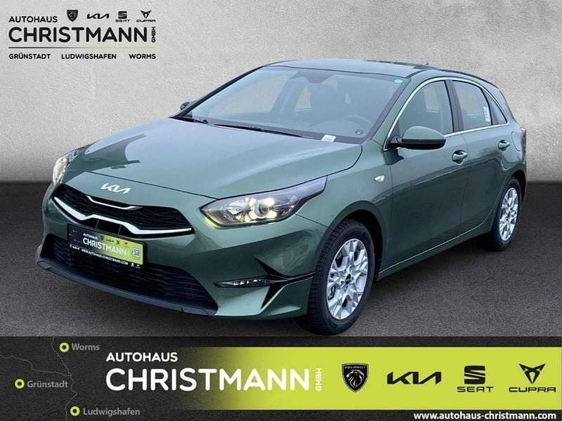 Experience green m Neu 2025 Kia Ceed Comfort Limousine | 20.990 € (Guter Preis) - Bild 1/4