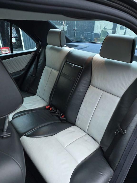 Gebraucht Mercedes E230 Avantgarde 150 PS (110 kW) 1997 Schwarz Limousine