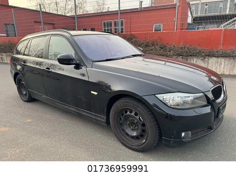 Gebraucht BMW 320 170 PS (125 kW) 2011 Schwarz Kombi