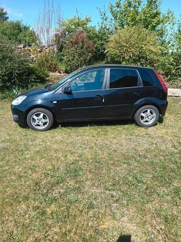 Schwarz Gebraucht 2008 Ford Fiesta Kleinwagen | 500 € - Bild 1/4