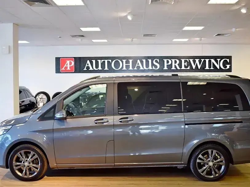 Gebraucht Mercedes V220 163 PS (119 kW) 2017 Silber/grau Van / Kleinbus