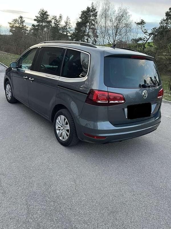 Gebraucht VW Sharan Comfortline 150 PS (110 kW) 2017 Grau Van / Kleinbus