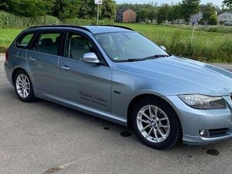 Gebraucht BMW 320 184 PS (135 kW) 2010 Bluewater metallic Kombi