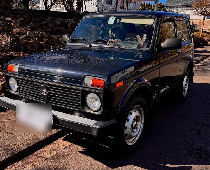 Gebraucht Lada niva 82 PS (60 kW) 2015 Grün SUV