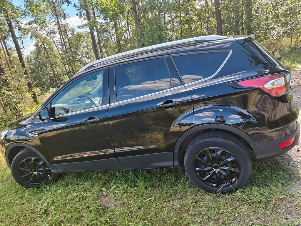 Gebraucht Ford Kuga Trend 120 PS (88 kW) 2017 Schwarz SUV