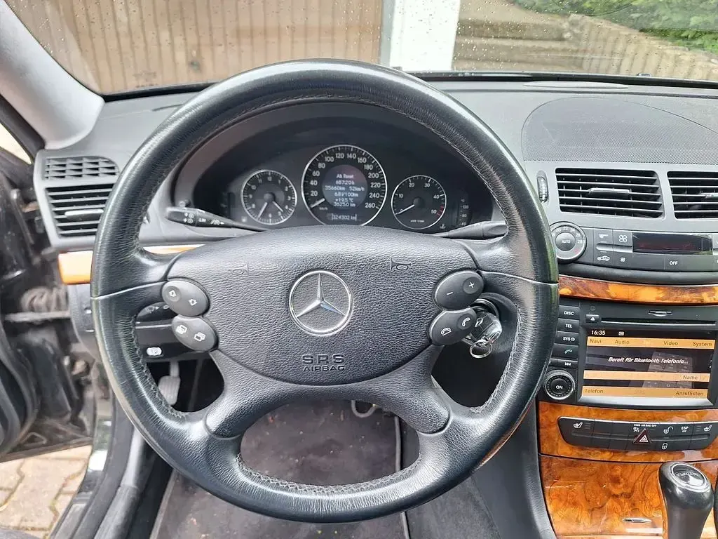 Gebraucht Mercedes E220 170 PS (125 kW) 2009 Schwarz Limousine