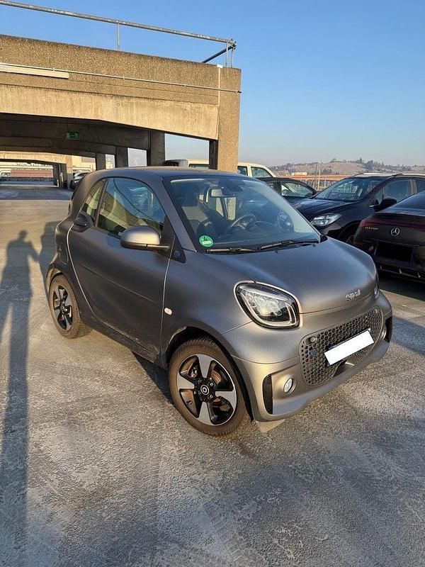 Schwarz Gebraucht 2022 Smart ForTwo Coupé Coupé | 13.400 € (Etwas zu teuer) - Bild 1/4