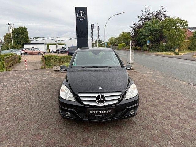 Schwarz Gebraucht 2011 Mercedes B180 Van / Kleinbus | 6.999 € (Teuer) - Bild 1/4